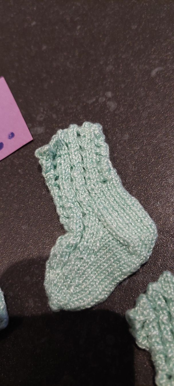 Bambole: 2 handgestrickte Puppensocken lindengrün neu – Nuovo (secondo la descrizione) da Muri AG venduto da nindo1 7