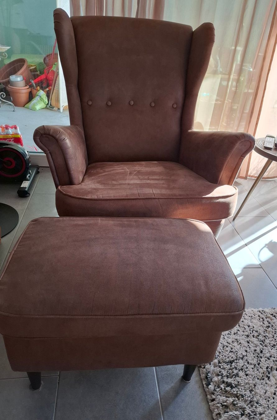 Ikea Poltrone: Ikea Strandmon mit Hocker braun – Usato da Buchs AG venduto da andreaps