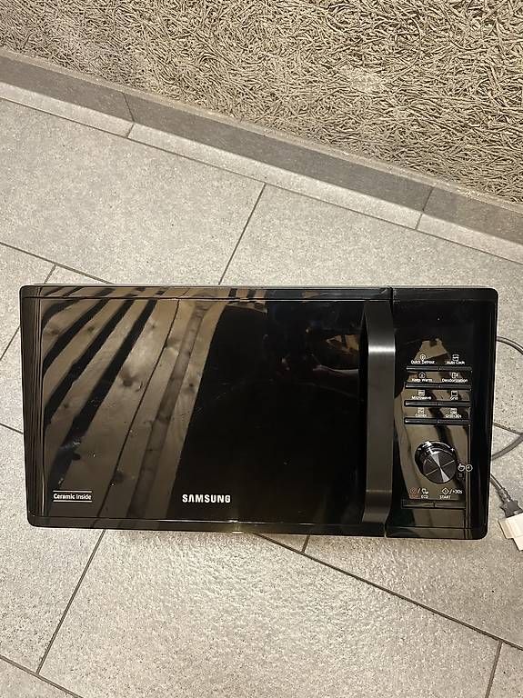 Backöfen: Four à micro-ondes Samsung à vendre – Gebraucht aus Neuchâtel von bek_9lch 1