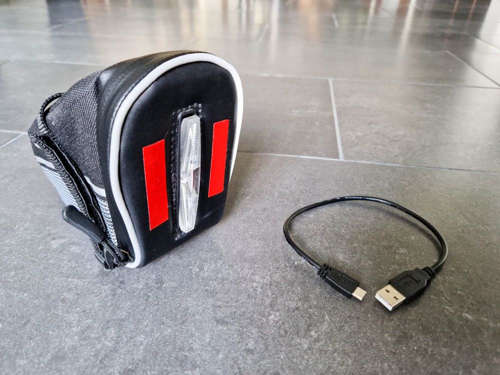 BBB CyclingSpeedPack Satteltasche Gebogen – Wasserdicht Mit LED-Halterung & Reflektierendem Design