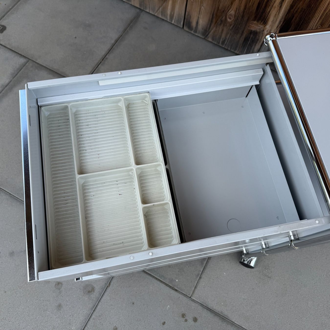 USM Banconi: USM Haller Rollcontainer Rollkorpus lichtgrau -top Zustand- – Usato da Ramsen venduto da Studio82 7