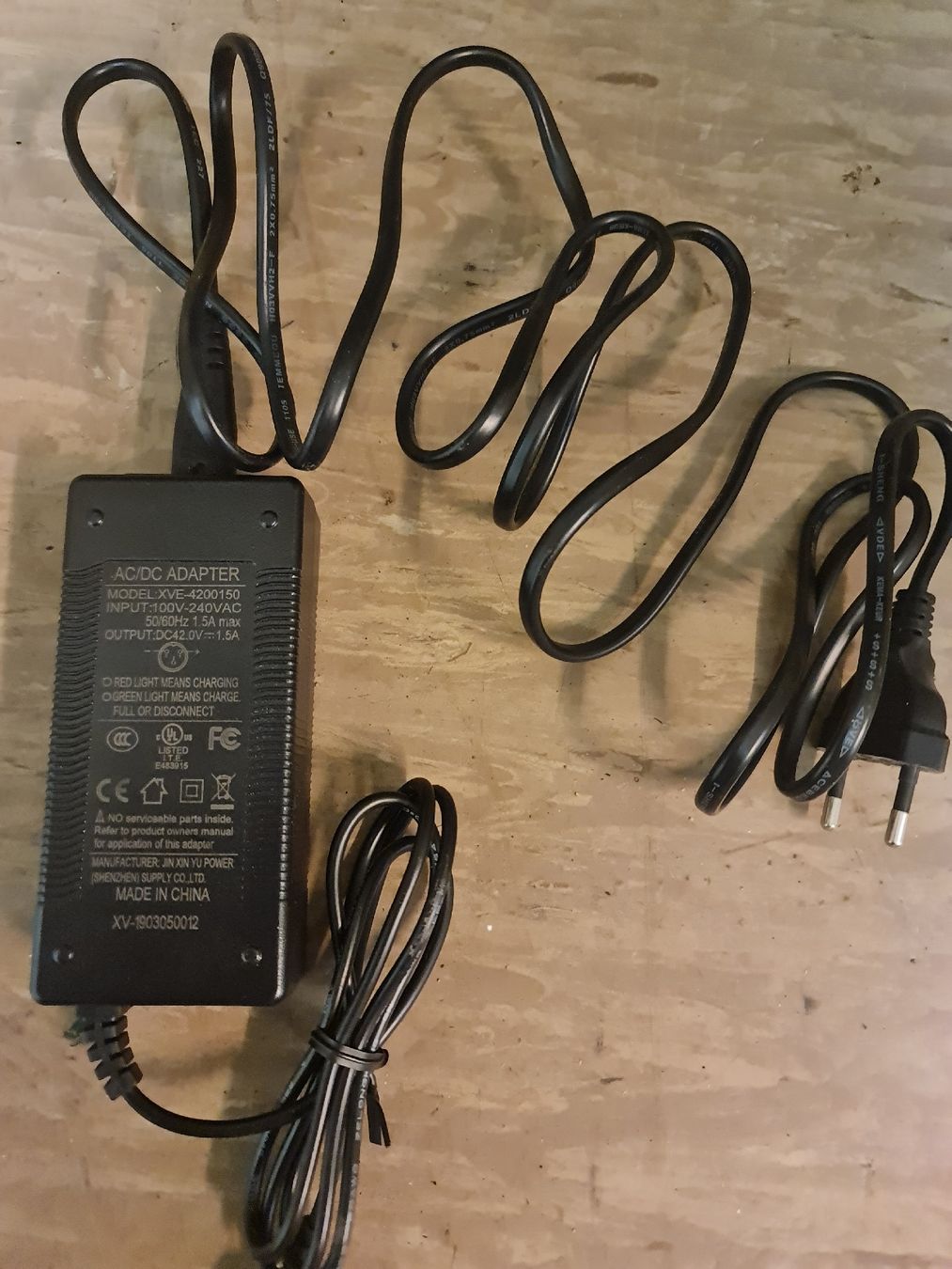 Caricabatterie: Ladegerät/Netzteil, AC/DC Adapter, Input 100-240V, Output 42 – Usato da Rheinfelden venduto da ritterhonda1986 1