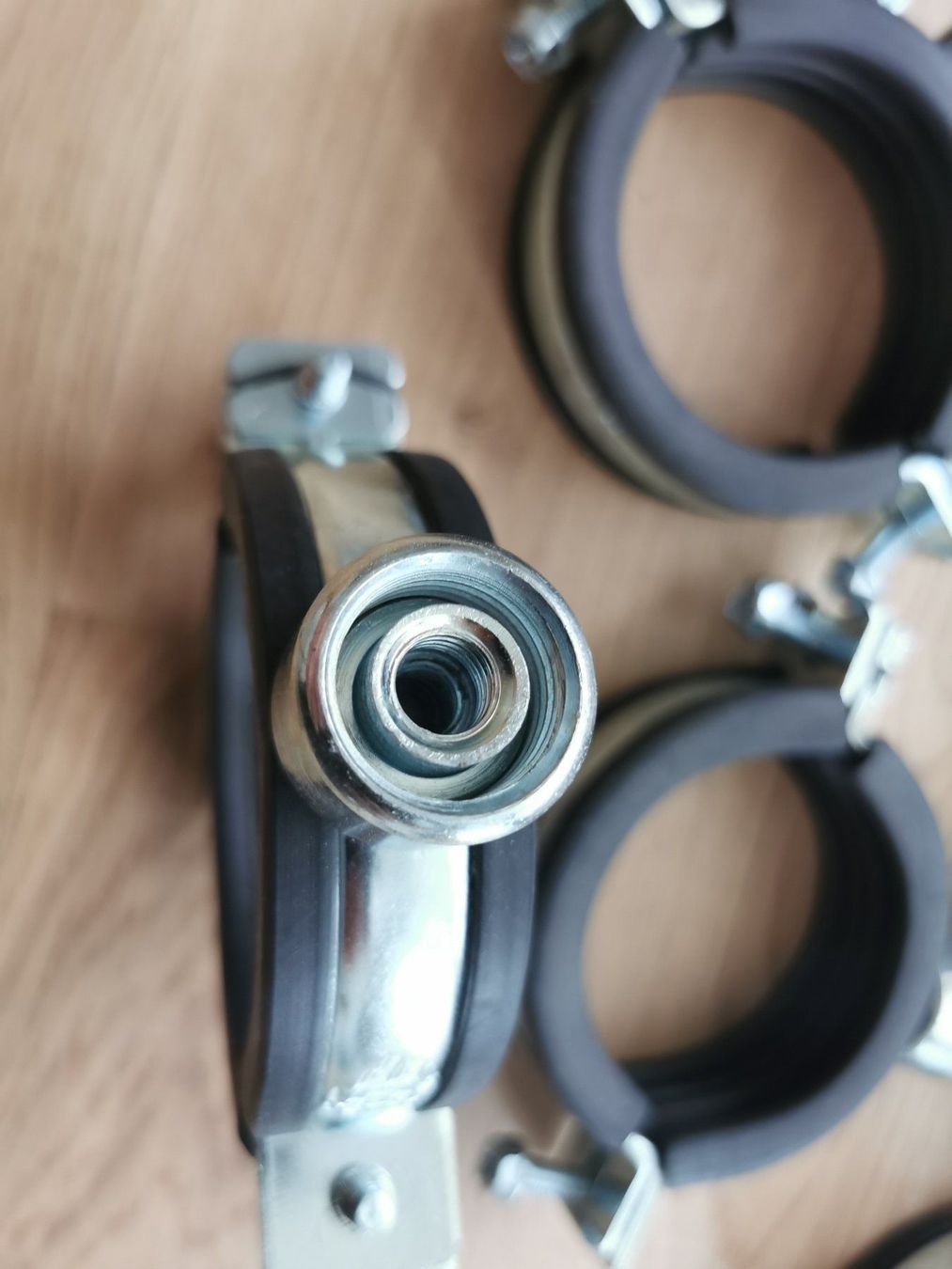 Wandhalterungen: Rohrschellen 67-71, 20 stk – Neu und originalverpackt aus Pfäffikon SZ von Maijecka 4