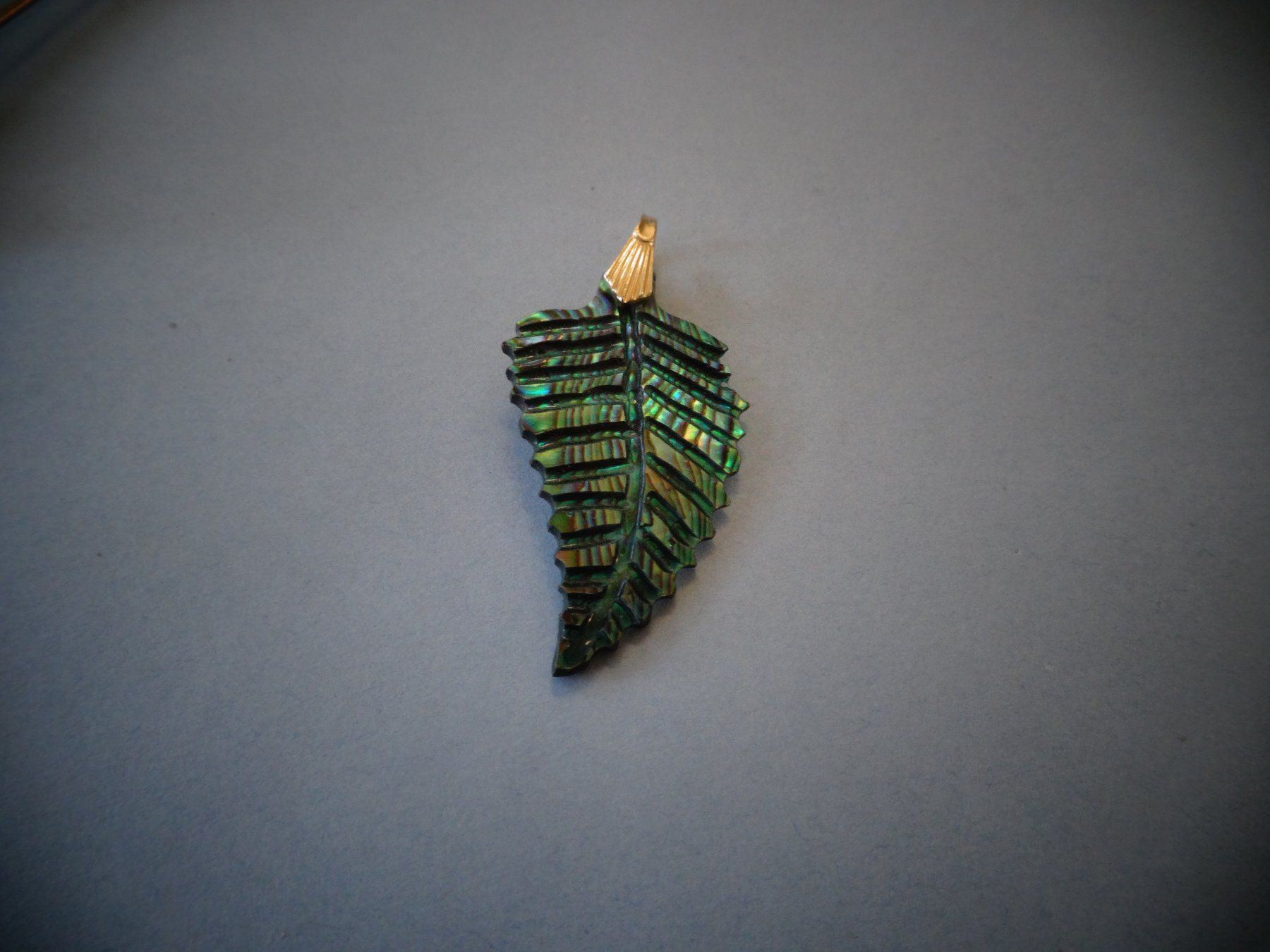Anhänger: 1 Blatt Anhänger – Gebraucht aus Neerach von jenny062