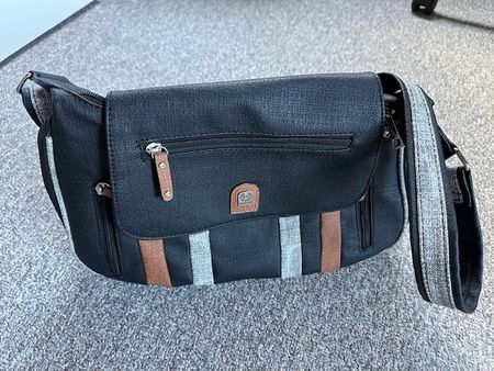 Handtasche schwarz mit silber-und braunen Streifen