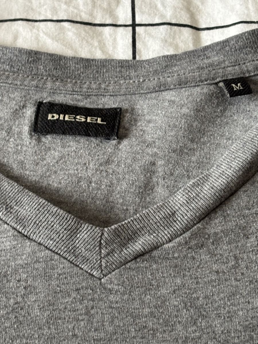 Diesel T-shirt: DIESEL GREY V-NECK T-SHIRT – Usato da Bern venduto da kri_y8h8 2