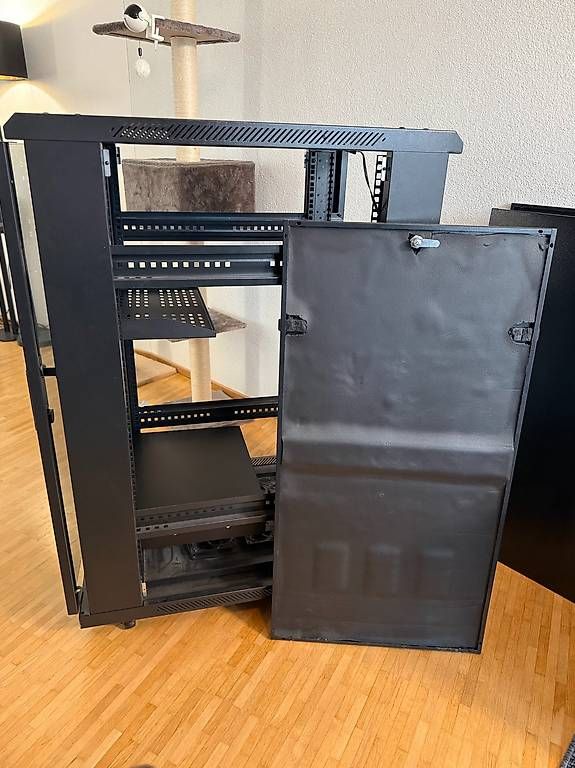 Racks & Ständer: Server rack cabinet Lanberg 22U – Gebraucht aus Brunnen von vkudrya 2