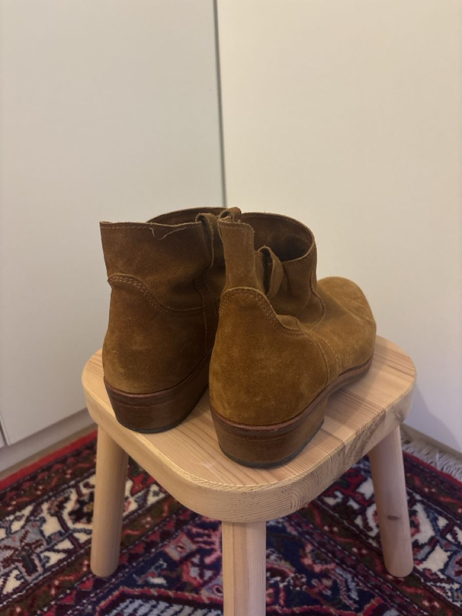 Scarpe da donna: Bottine en cuir daim – Usato da Pully venduto da miss3shai 1