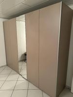 Grosser Schrank mit Schiebetüren und Spiegel, top Zustand