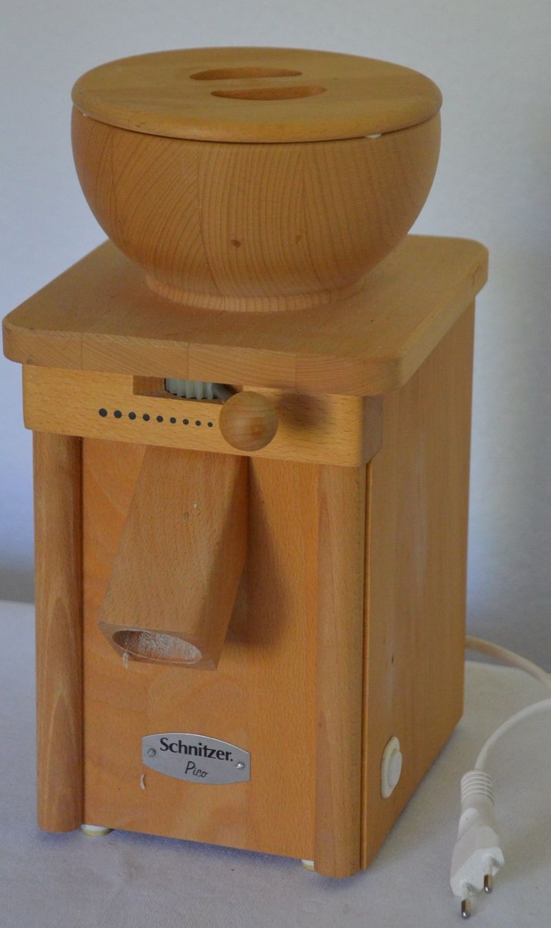 Küchengeräte: Schnitzer Getreidemühle / moulin à grains – Gebraucht aus Collonges von arashee 1