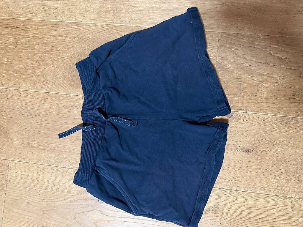 Pantaloni: Kurze Hose Mädchen outdoor Gr140 – Usato da Zürich venduto da mib_6788