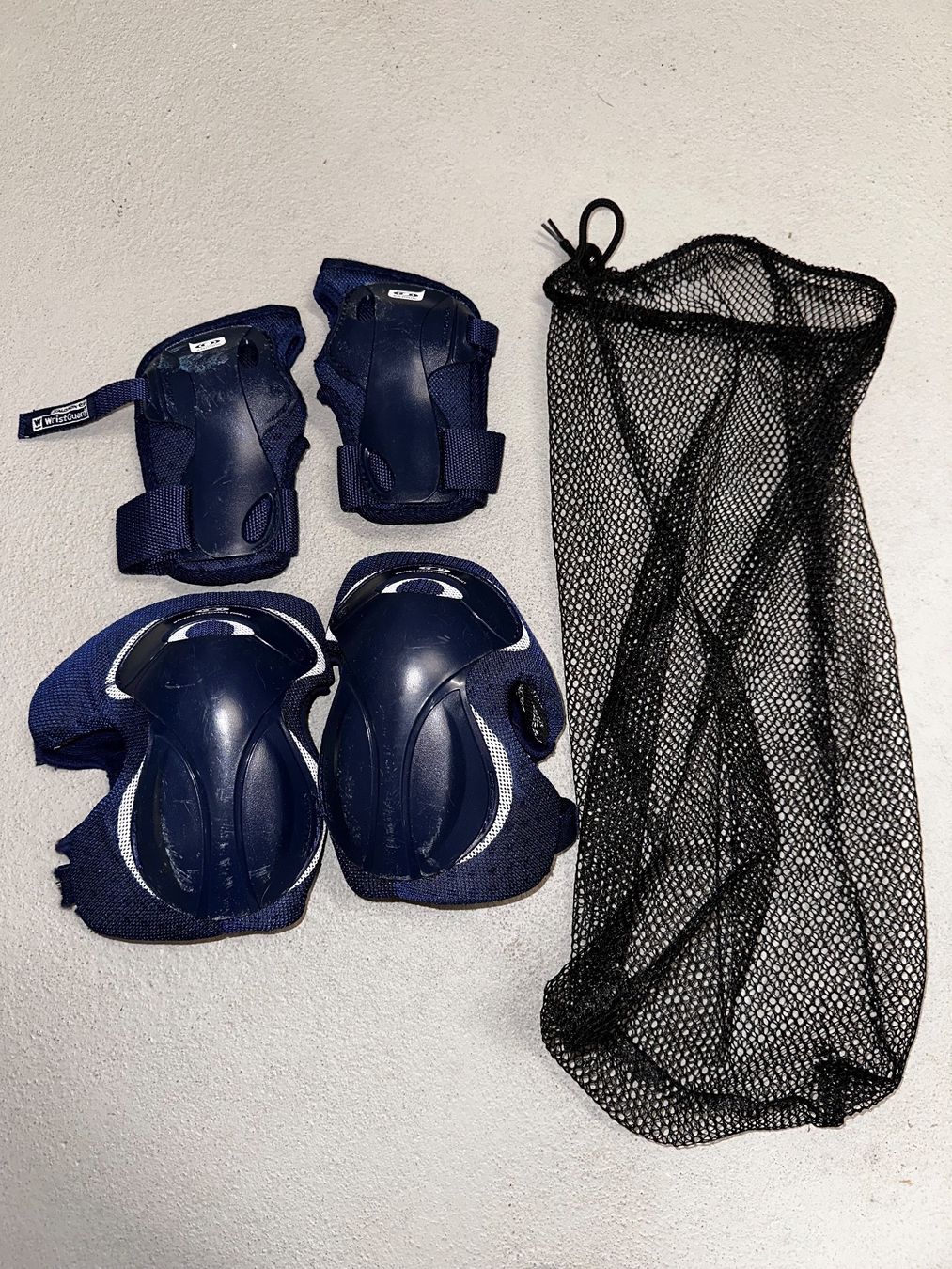 Protezioni & Imbottiture: Handgelenk- / Knieschoner – Usato da Sarmenstorf venduto da SamiraB. 1