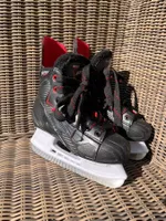 Eishockeyschlittschuhe
