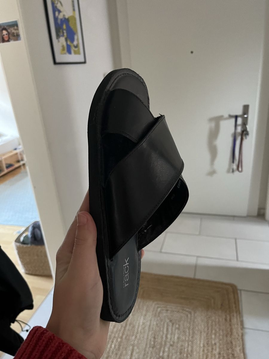 Chaussures femmes: Schwarze Sandalen  – D'occasion à Zürich par Lea_hdj7