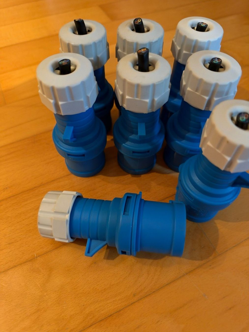 Fiches d'alim.: Stecker CEE16/6 230V blau PCE – D'occasion à Ehrendingen par KOLA16