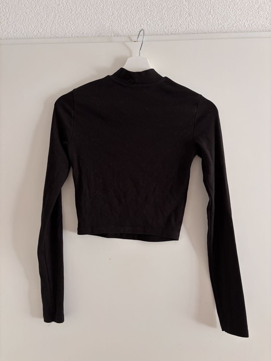 Bershka Pullover & Sweatshirts: Schwarzes Cropped Top – Gebraucht aus Lausen von Claudj1 1