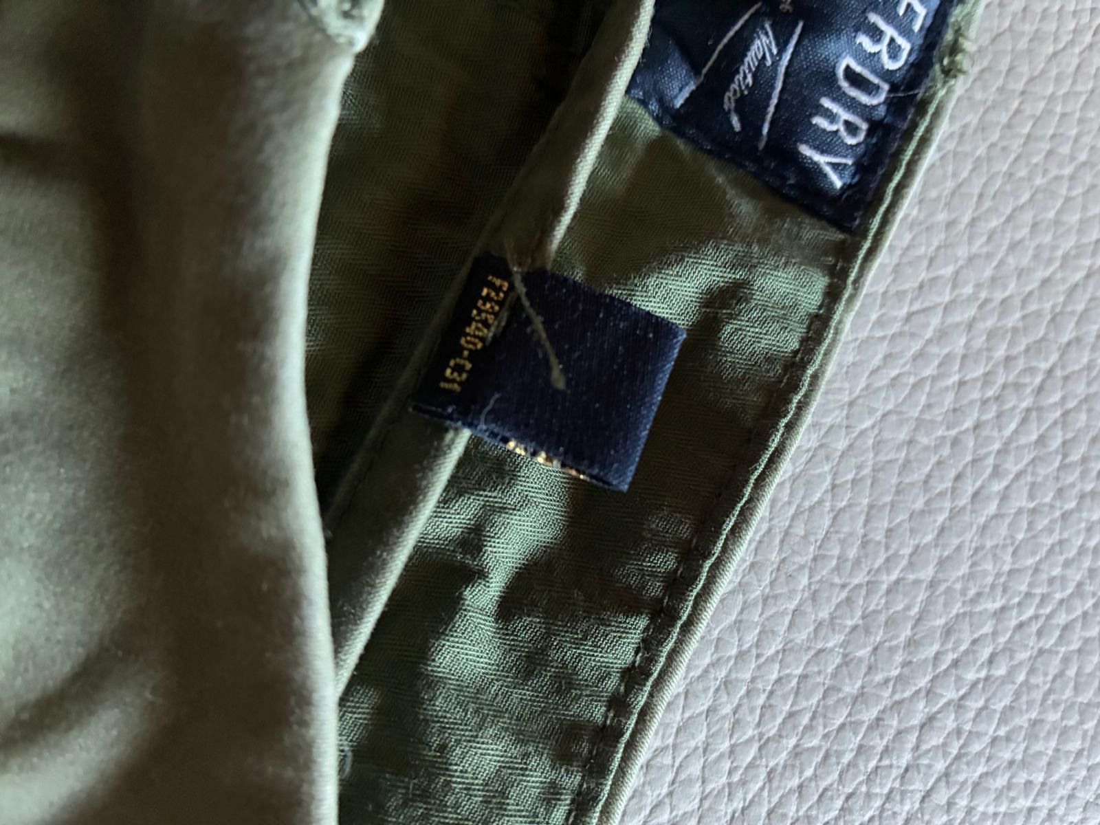 Superdry Pantaloni: SUPERDRY – Usato da Rümlang venduto da har_z6qv 6