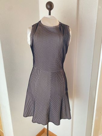 Schwarzes Kleid Gr. S - Figurbetont und elegant