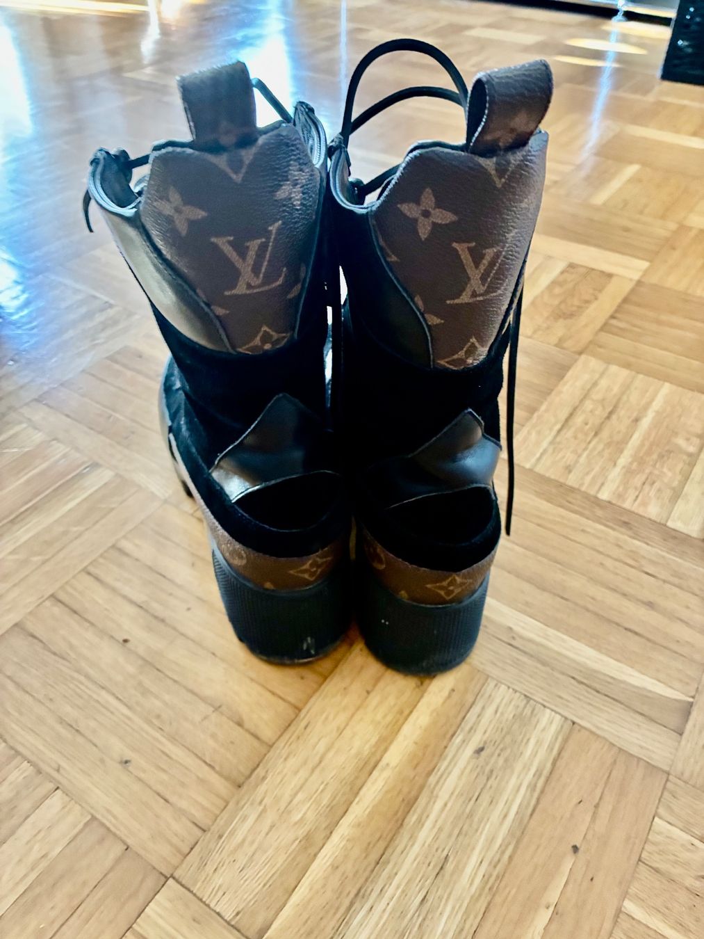 Louis Vuitton Damenschuhe: Louis Vuitton – Gebraucht aus Wallisellen von maksim8880 2