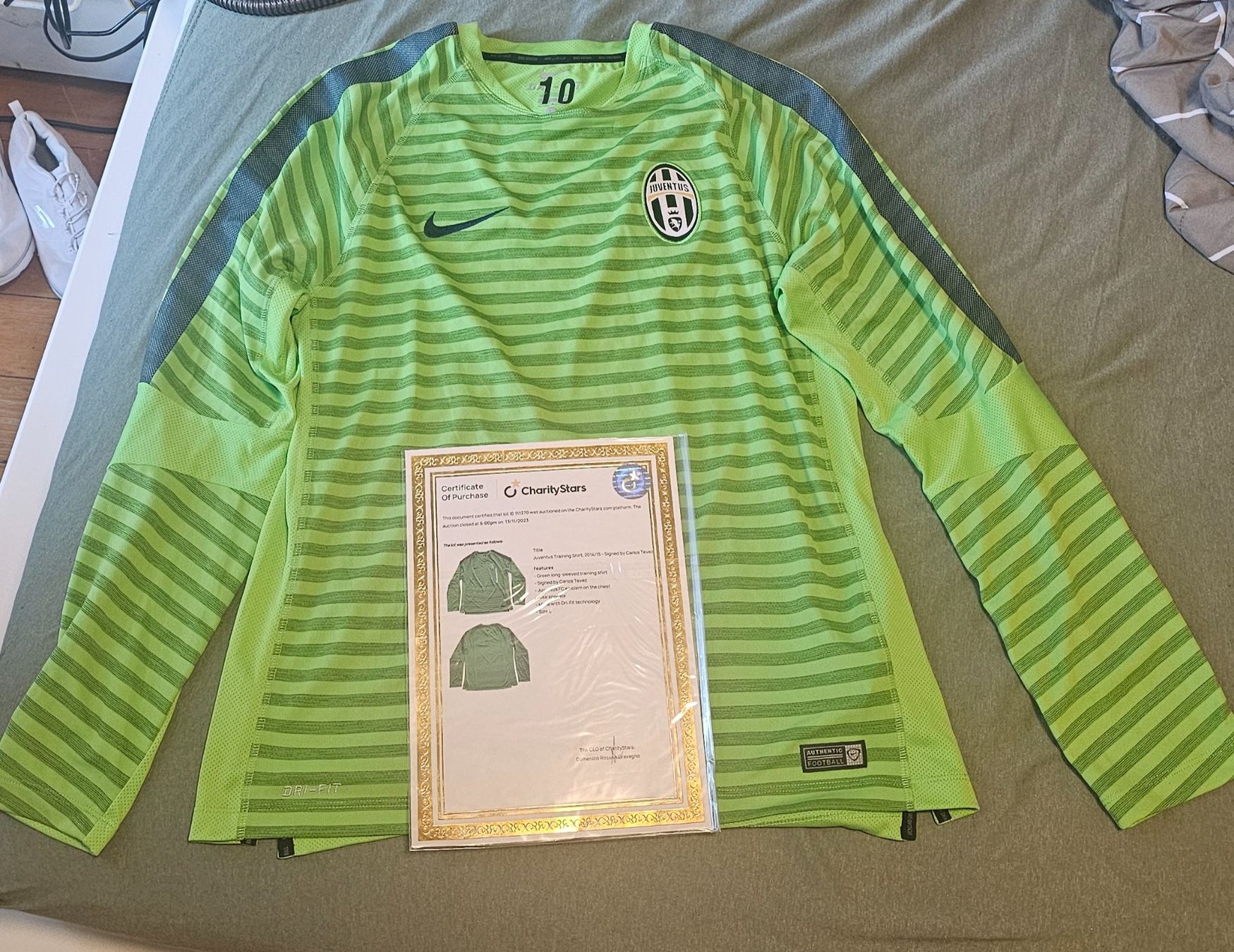 Canottiere & Pantaloni: Carlos Tevez Juventus Training signed – Usato da St-Prex venduto da sebgav