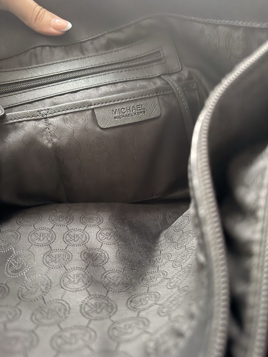 Michael Kors Borse da donna: Michael Kors Handtasche schwarz – Usato da Mettmenstetten venduto da jae_qb7g 2