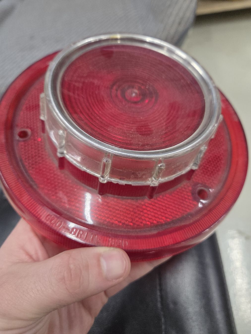 Ford Tutti pezzi di ricambio auto: Rücklampe Ford 1956 – Usato da Böbikon venduto da Domplex 1