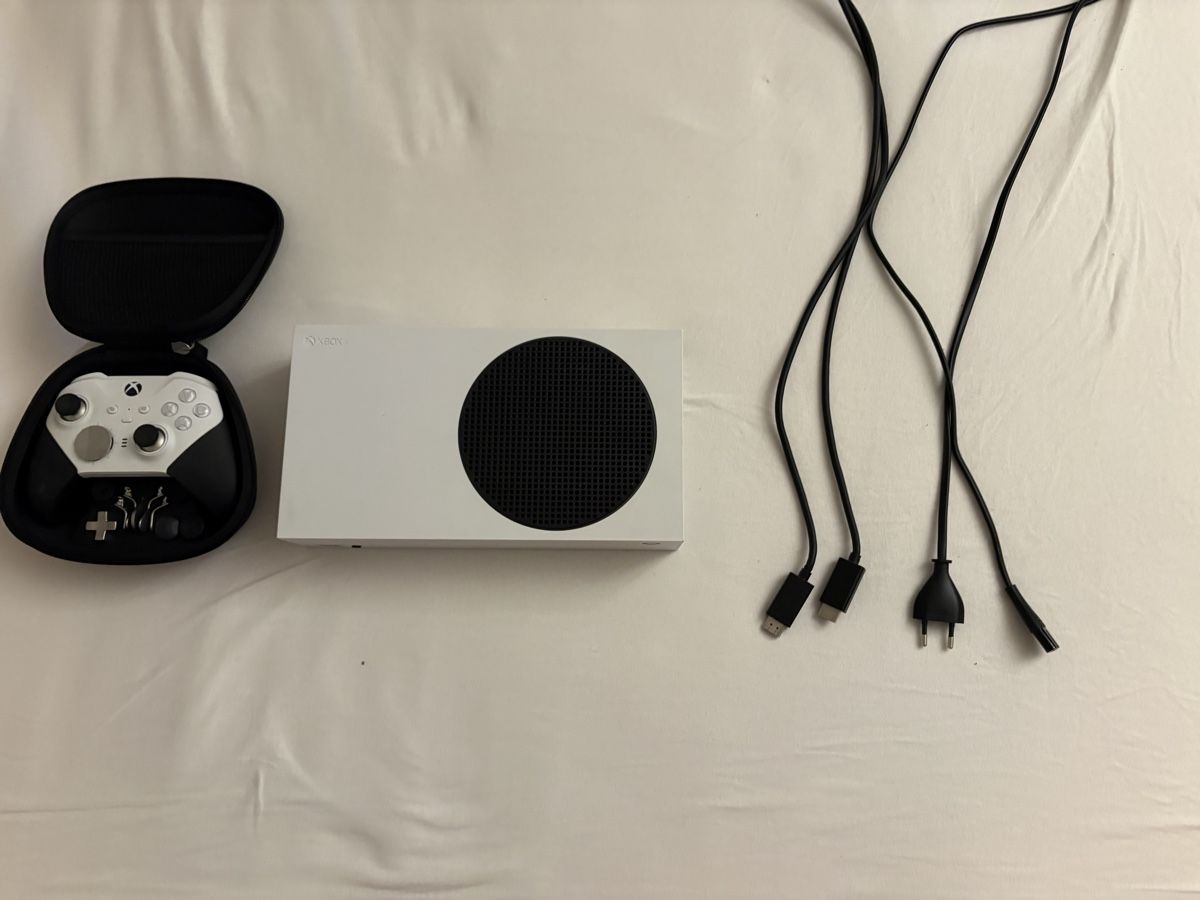 Microsoft Consoles: Xbox Series S Konsole mit pro Controller,hdmi Kabel  – D'occasion à Zürich par Mzuest19 2
