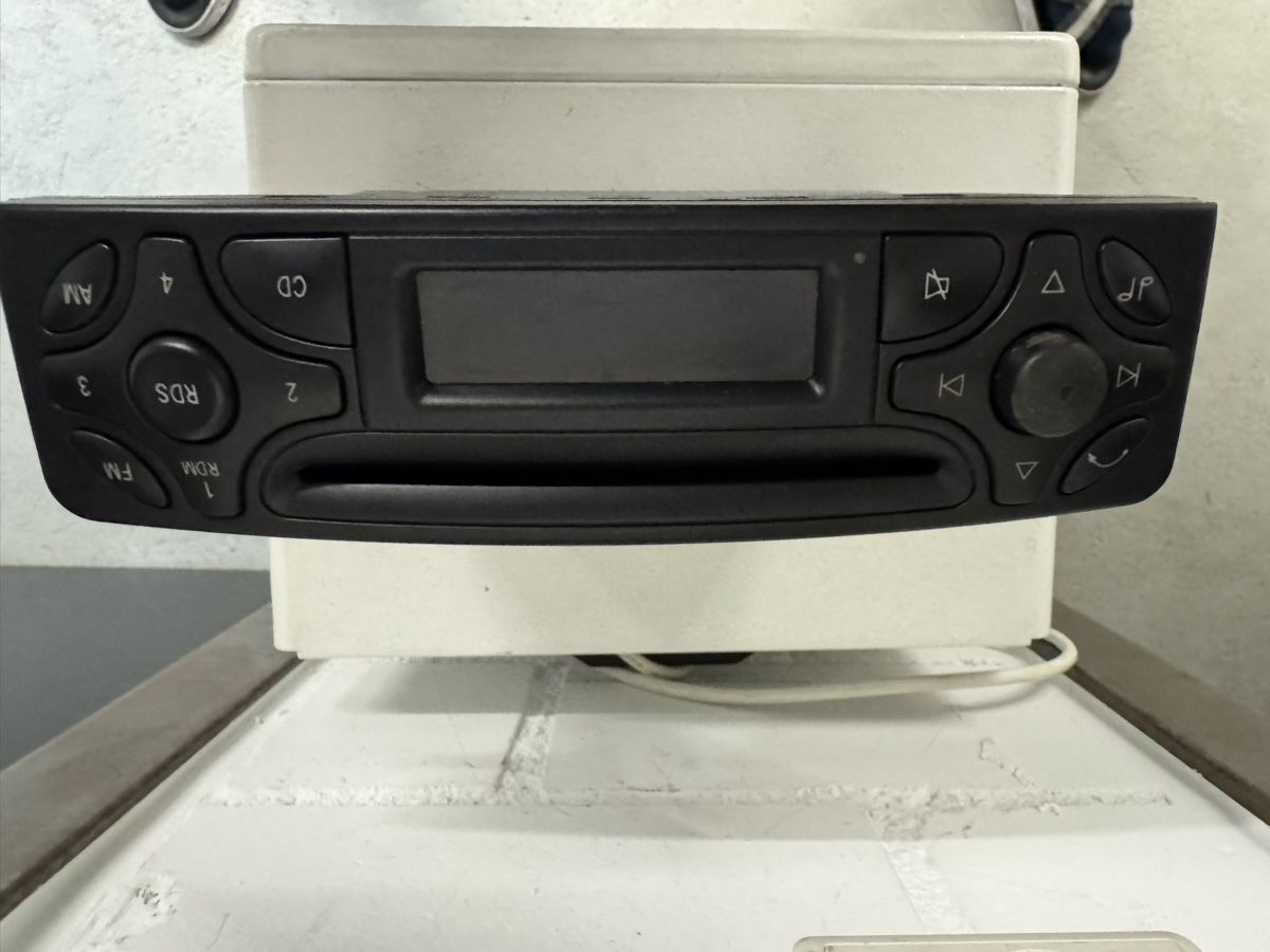 Becker Radio: Autoradio CD Mercedes-Benz Becker Q04 – Usato da Pfungen venduto da F14_5gb5 1