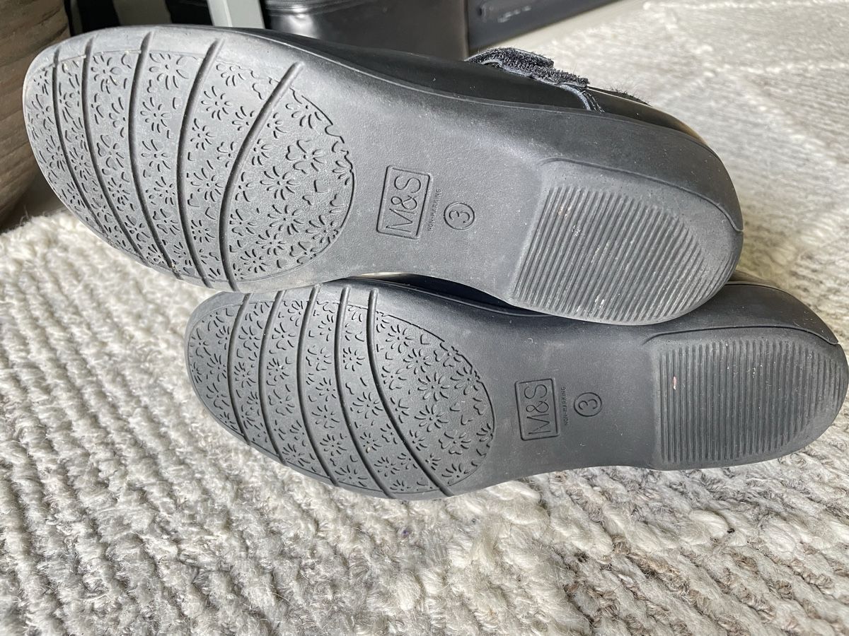 Schuhe für Mädchen: M&S ballerines a talons UK 3 – Gebraucht aus Gilly von otiik 3