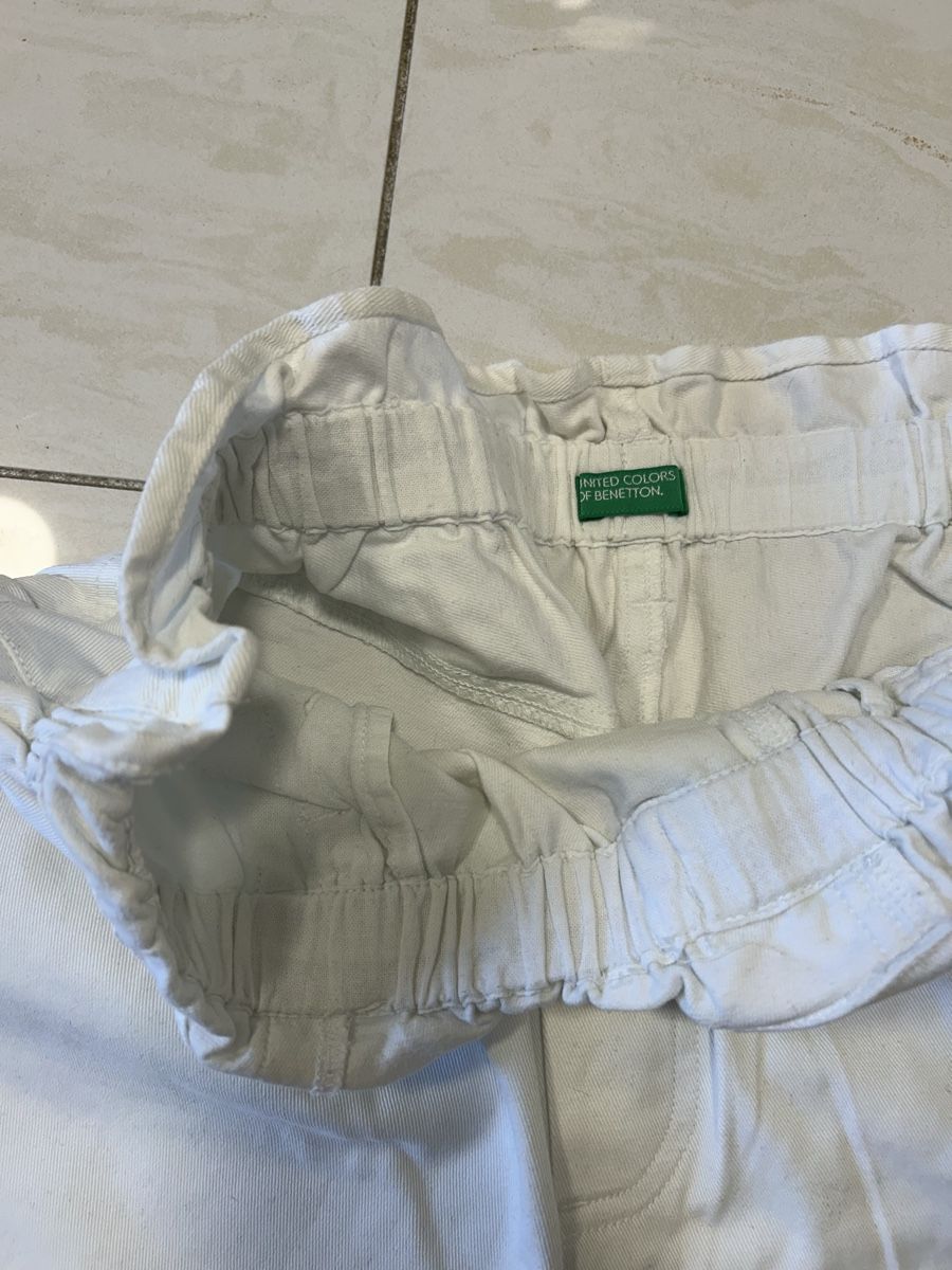 Benetton Pantalons: Weisse Sommershorts von Benetton mit elastischem Bund – D'occasion à Zürich par sop_82jx