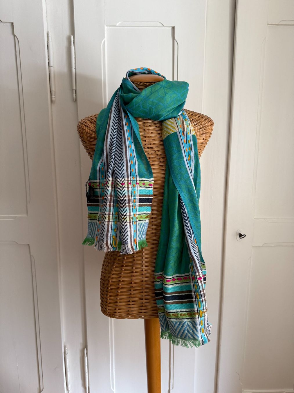 Codello Foulards, Tücher & Schals: CODELLO - Schal Tuch bunt gemustert – Gebraucht aus Zürich von Diazaio