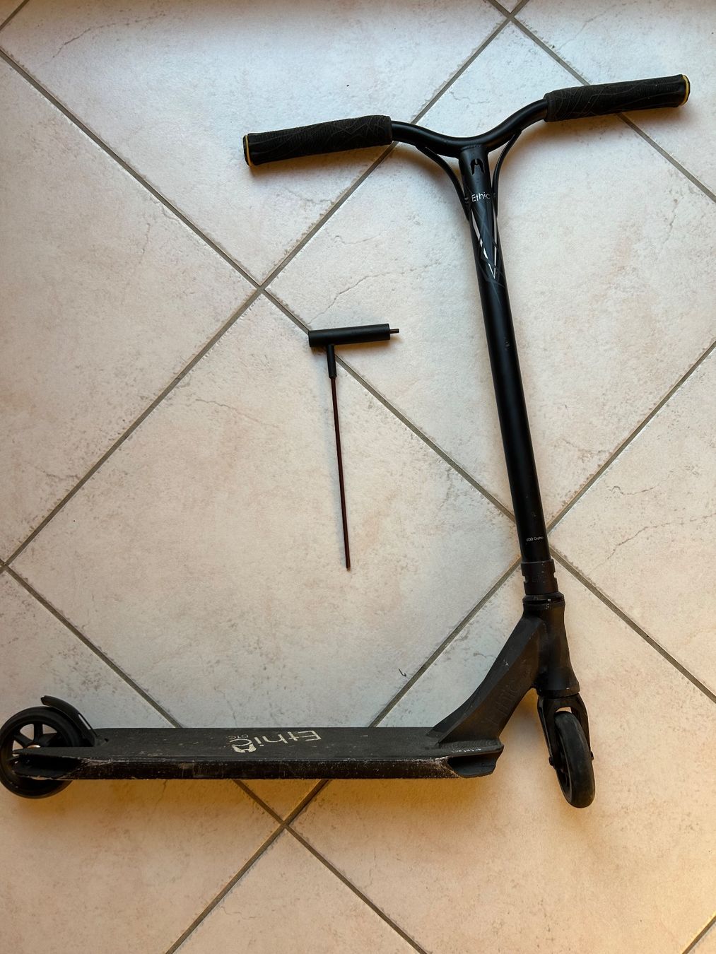 Skateboards: Trottinette Ethic DTC d'occasion – Usato da Confignon venduto da kar_7slz