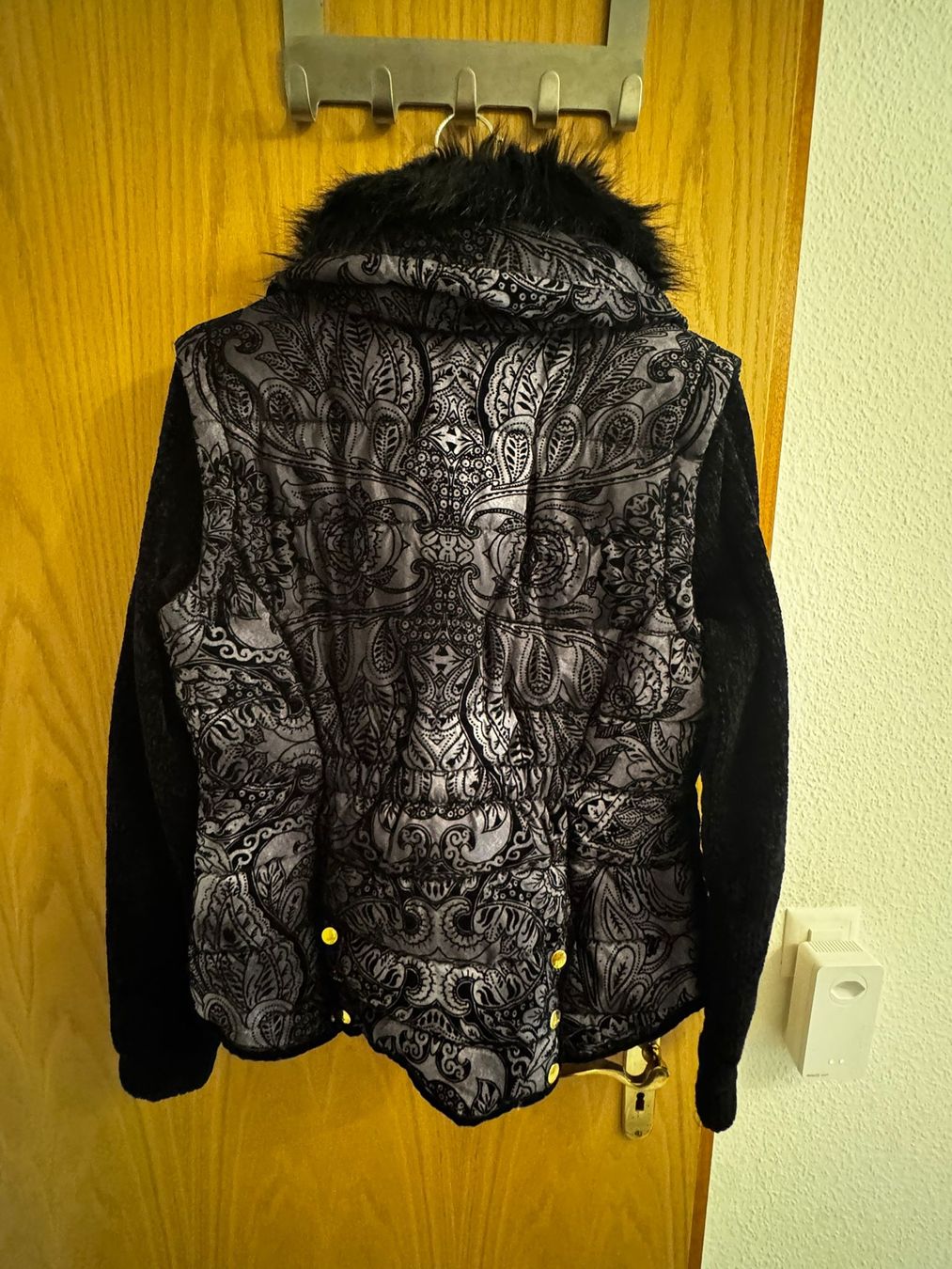 Desigual Giacche: Desigual Jacke, Gr.44, abnehmbare Ärmel – Usato da Egg b. Zürich venduto da Brocki_Insel_Egg 1