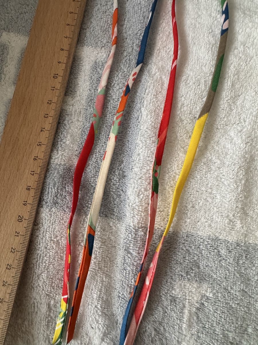 Hermès Accessori per capelli: Hermès 2 liens Twilly  – Nuovo (secondo la descrizione) da Genève venduto da Allisgood 2