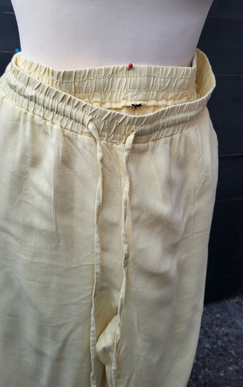 Pantalons: Pantalon palazzo jaune  – Neuf avec emballage d'origine à Fribourg par VictoriaShop7 2