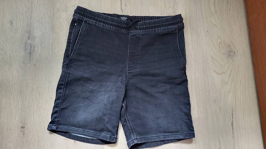 Jack & Jones Pantaloni: Short jeans noir Jack and Jones S – Usato da Trélex venduto da emm_rz7g