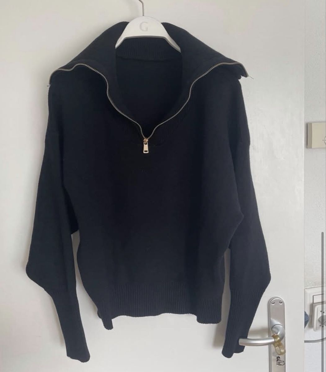 Pulls & Sweat-shirts: top size between s and m used black – D'occasion à Glattpark(Opfikon) par der_dh8z 1