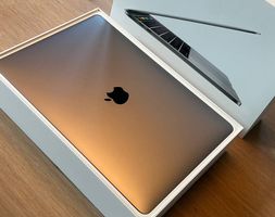 Apple MacBook Pro 2017 (13", Touch Bar, 16GB RAM, 512GB SSD)
