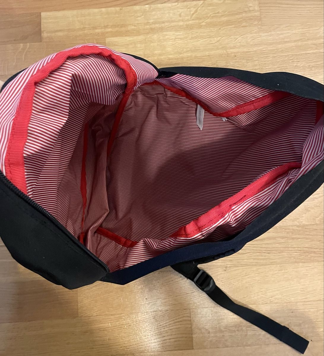 Herschel Sacs à dos: Herschel Rucksack / schwarz – D'occasion à Zürich par Tinu_85 3