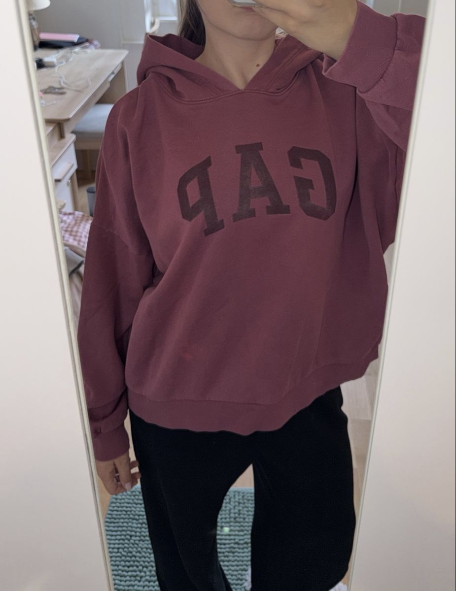 Gap Vestes: GAP BURGUNDY HOODIE – D'occasion à Genève par yav_9r9f 1