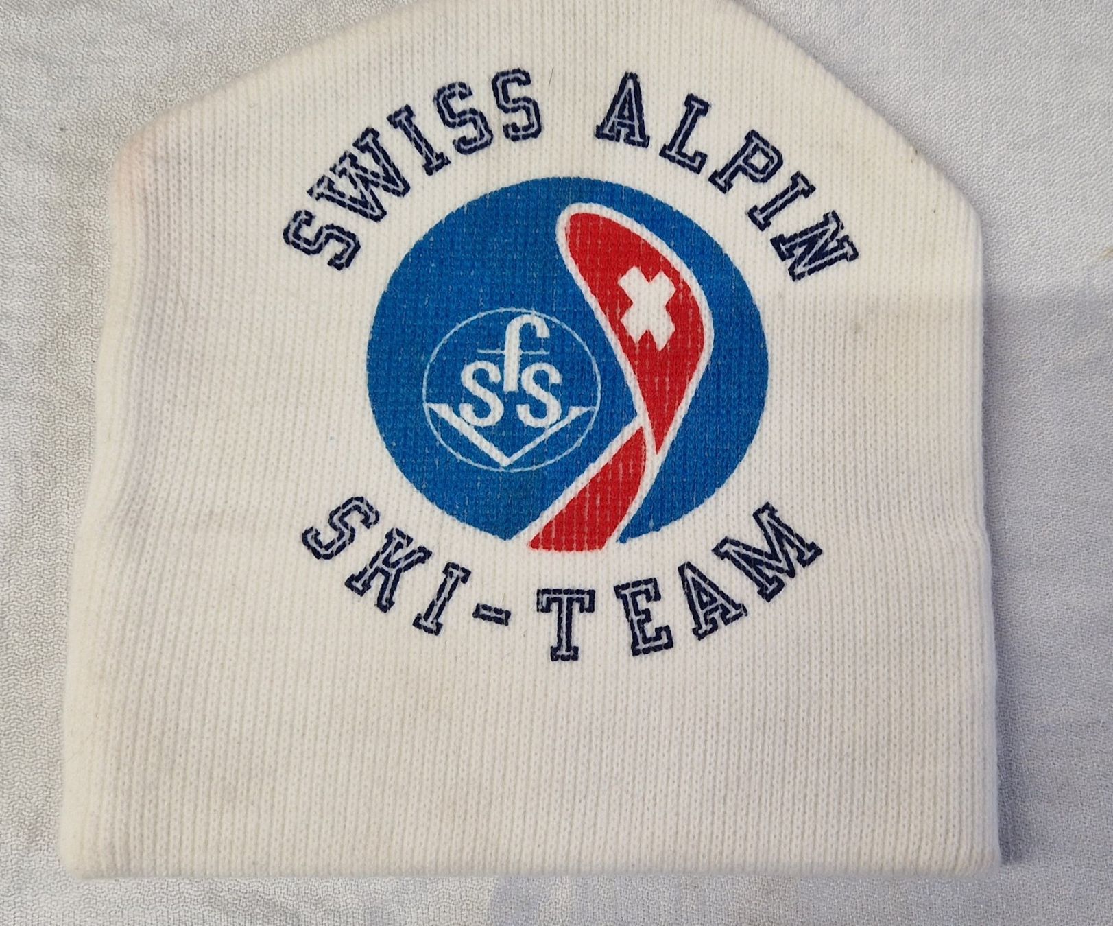 Copricapi, berretti & cappellini: SFS KAPPE UNTERSCHRIFT SKI-TEAM SCHWEIZ FüR SAMMLER – Usato da Bilten venduto da Mic2022