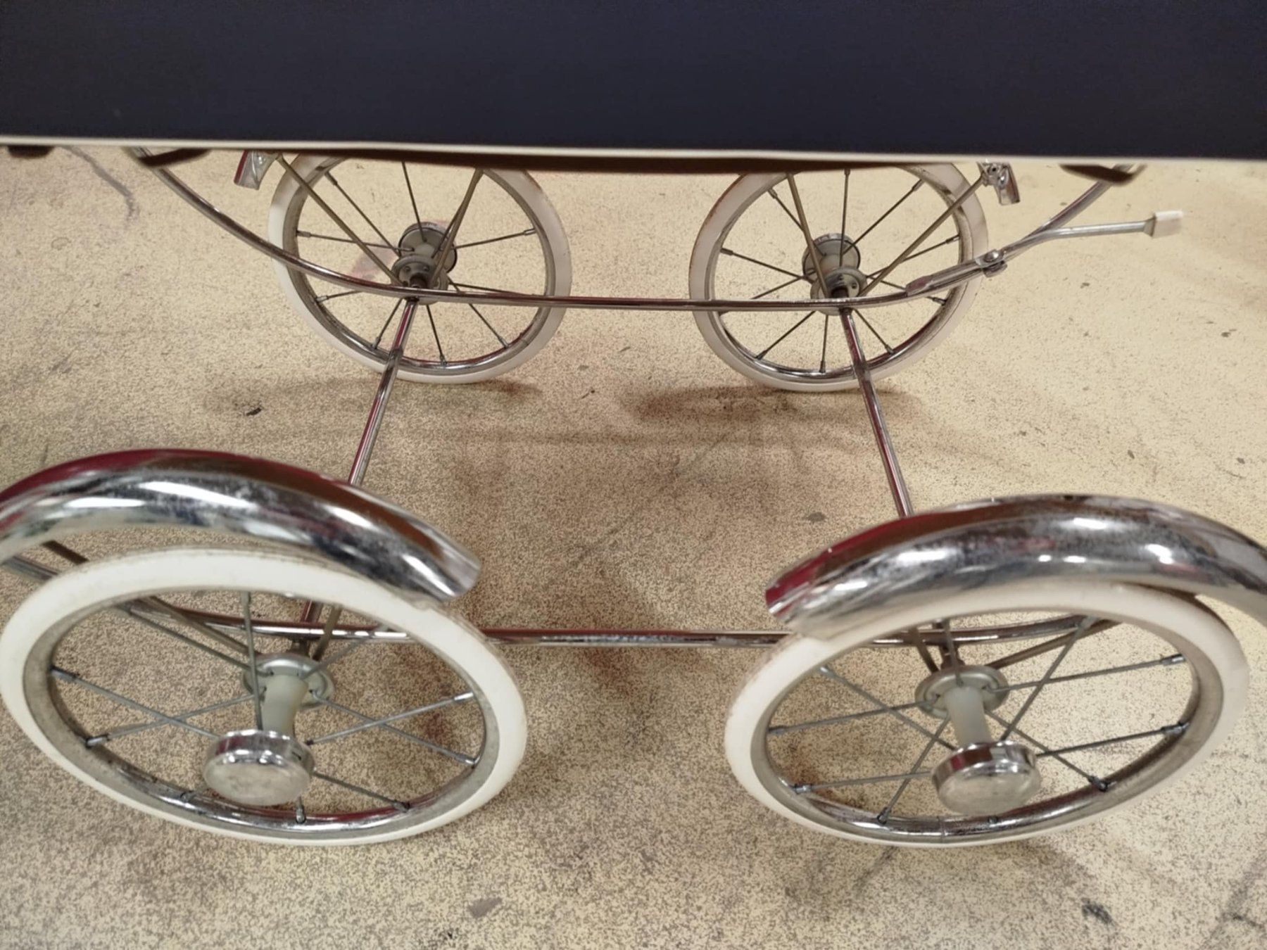 Carrozzine per bambole: Ancienne poussette pour  poupée ( nr 3 ) – Usato da La Chaux-de-Fonds venduto da Emmaus2300CDF 6