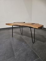 Couchtisch Baumkante mit Metallbeinen Unikat