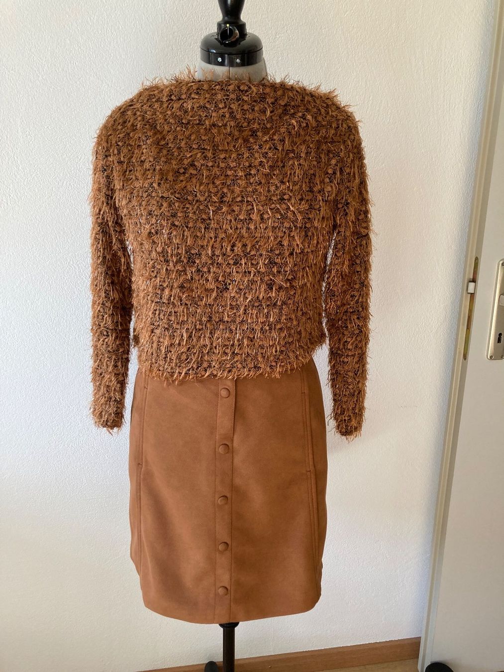 Jupes: Leichter Herbstpullover mit Rock – D'occasion à Samedan par chickenrun01