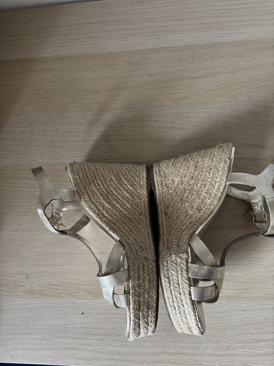 Dune London Chaussures femmes: Chaussures compensées dune  – D'occasion à Troistorrents par gag_k7q6