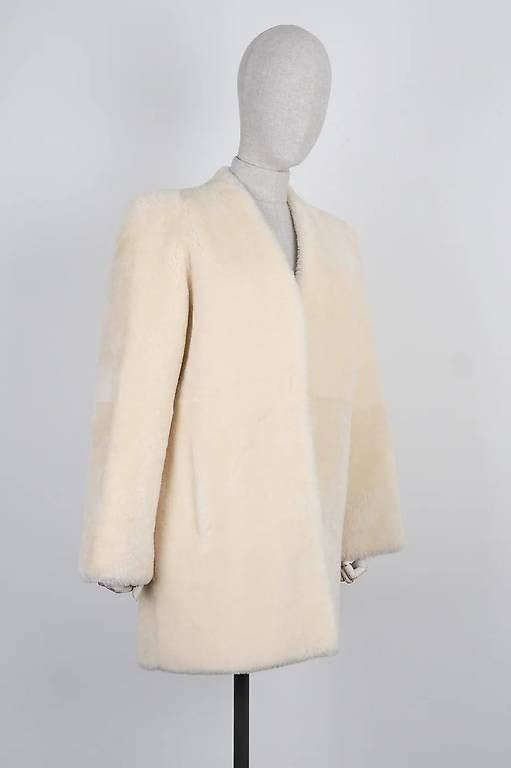 Chloé Cappotti: CHLOÉ Fur Short Coat Light Ochre, Size M – Usato da Muri b. Bern venduto da michellew23 2