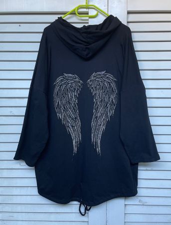 Super lässige Sweatjacke mit Engelsflügeln im Lagenlook!