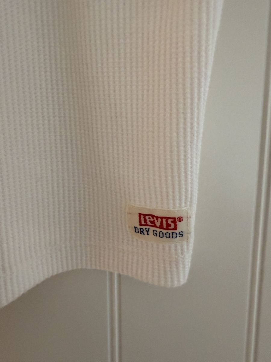 Levi's Tops: Neu Top LEVIS – Neuf avec emballage d'origine à Uttwil par ula_ls5l 2