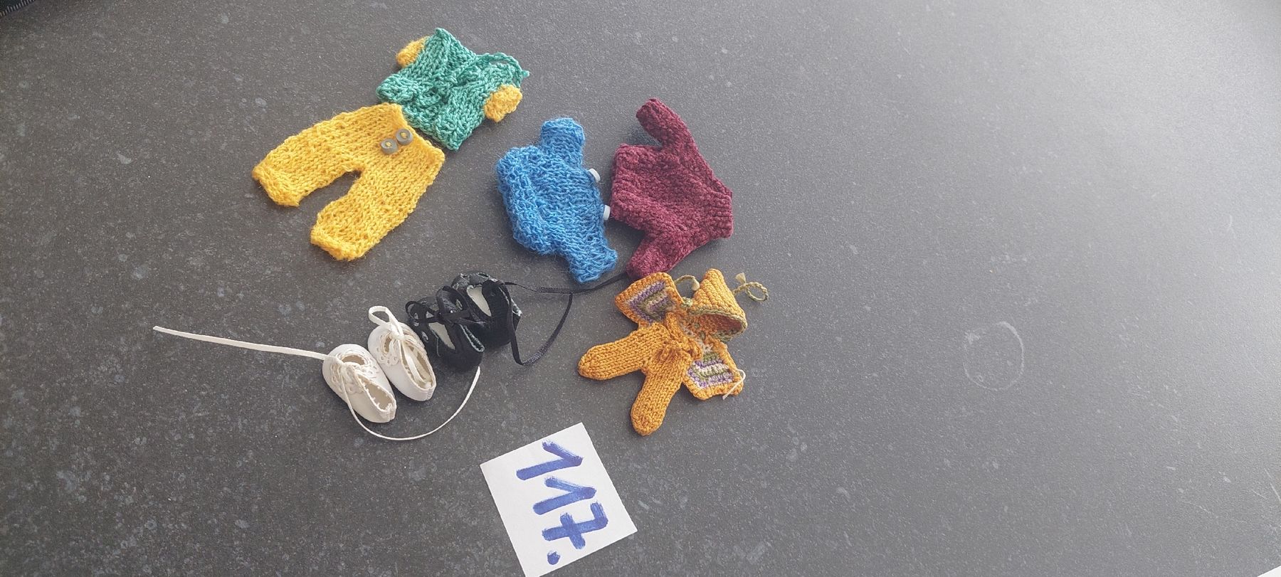 Bambole: Miniatur Puppenkleidchen  – Nuovo (secondo la descrizione) da Muri AG venduto da nindo1 9
