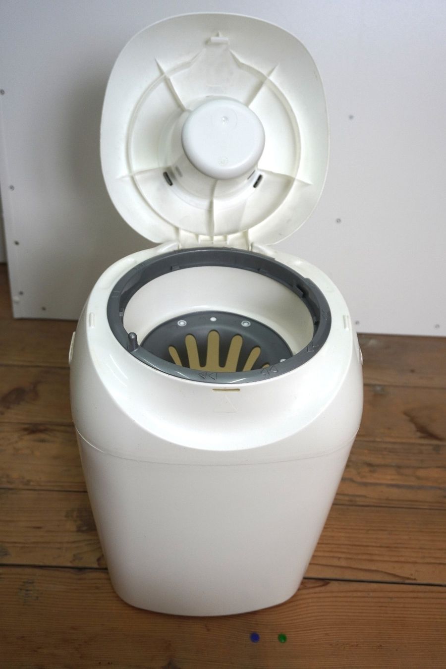 Tommee Tippee Cestini per rifiuti: Tommee Tippee Sangenic Windeleimer - ohne Kartuschen – Usato da Thunstetten venduto da blob87 1